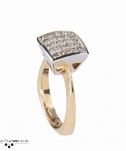 Pre-owned Diamond Cocktail Ring set with 12 princess cut diamonds in an illusion setting made of 18-carat yellow gold