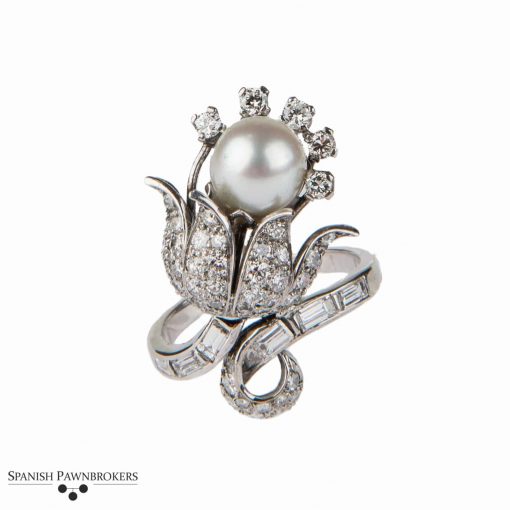 Floral designed pre-owned cultured pearl and diamond ring made of 14-carat white gold